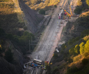 Czwarta katastrofa kolejowa w Hiszpanii! Pociąg uderzył w dźwig