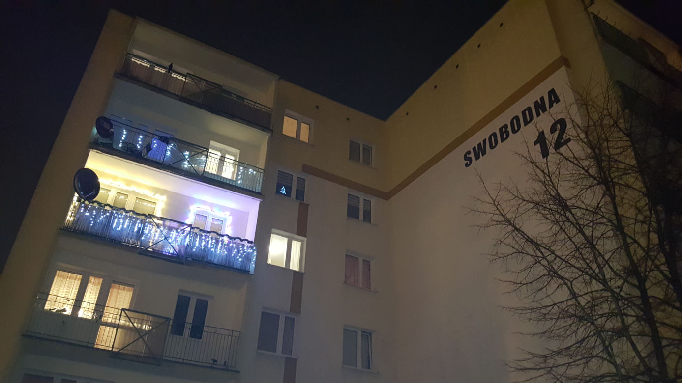 Domy i balkony w Bydgoszczy oświetlone i przystrojone