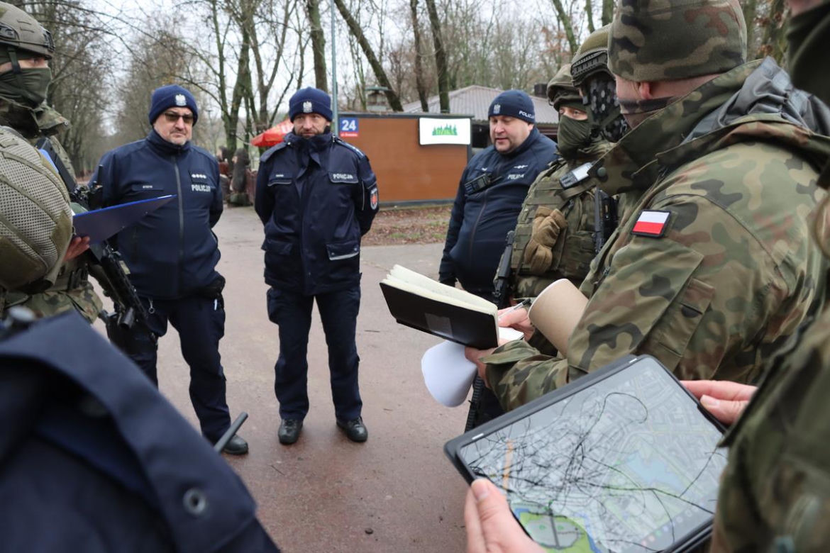 Warszawa: Antyterroryści w akcji! Służby zaskoczyły mieszkańców na Ochocie