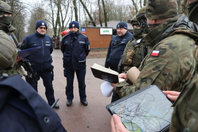 Warszawa: Antyterroryści w akcji! Służby zaskoczyły mieszkańców na Ochocie