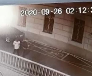 Tajemnicze plamy na koszulce Macieja Aleksiuka