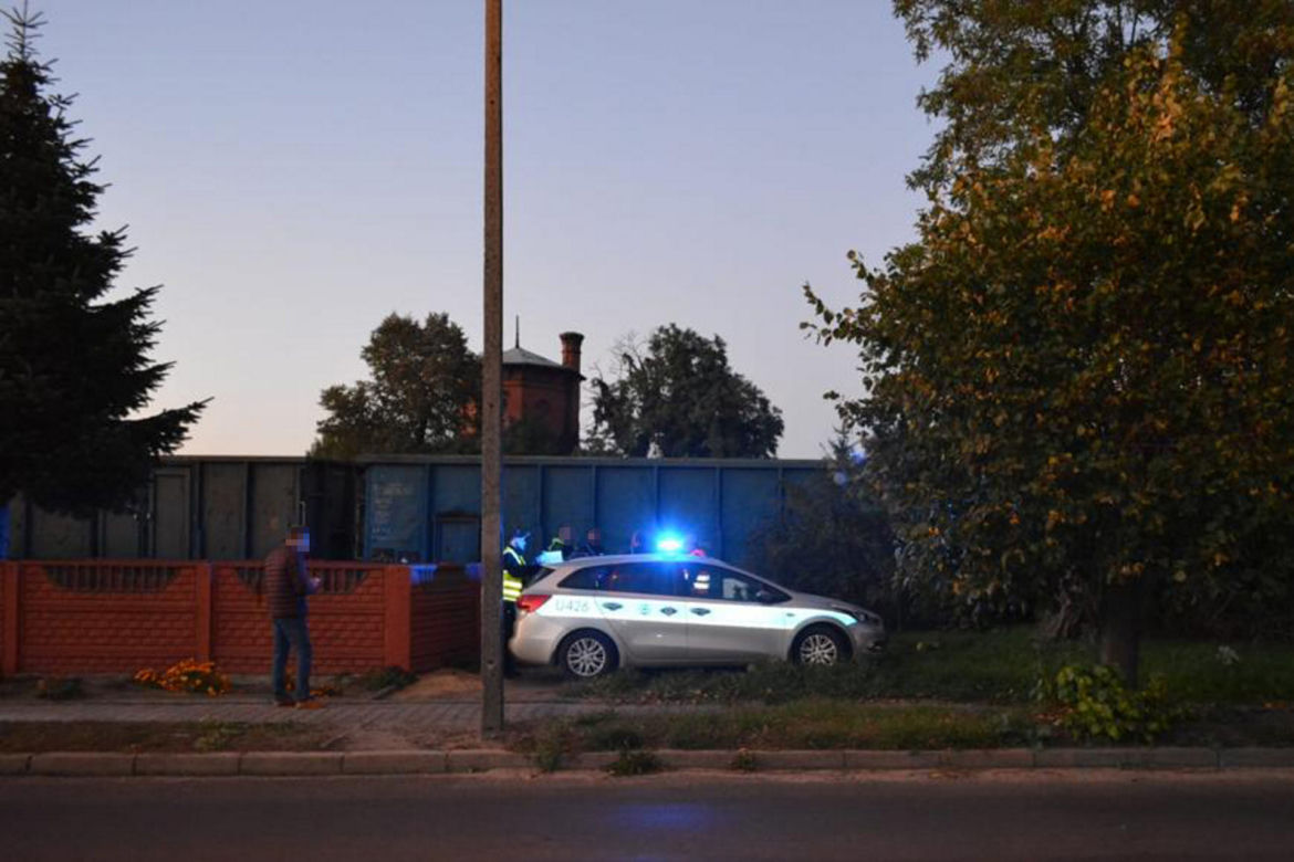 Makabryczny wypadek na torach pod Gostyniem! Mężczyzna zginął w czasie przetaczania wagonów [ZDJĘCIA]