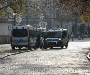 Policja pilnuje Kaczyńskiego? Radiowozy pod domem i kościołem