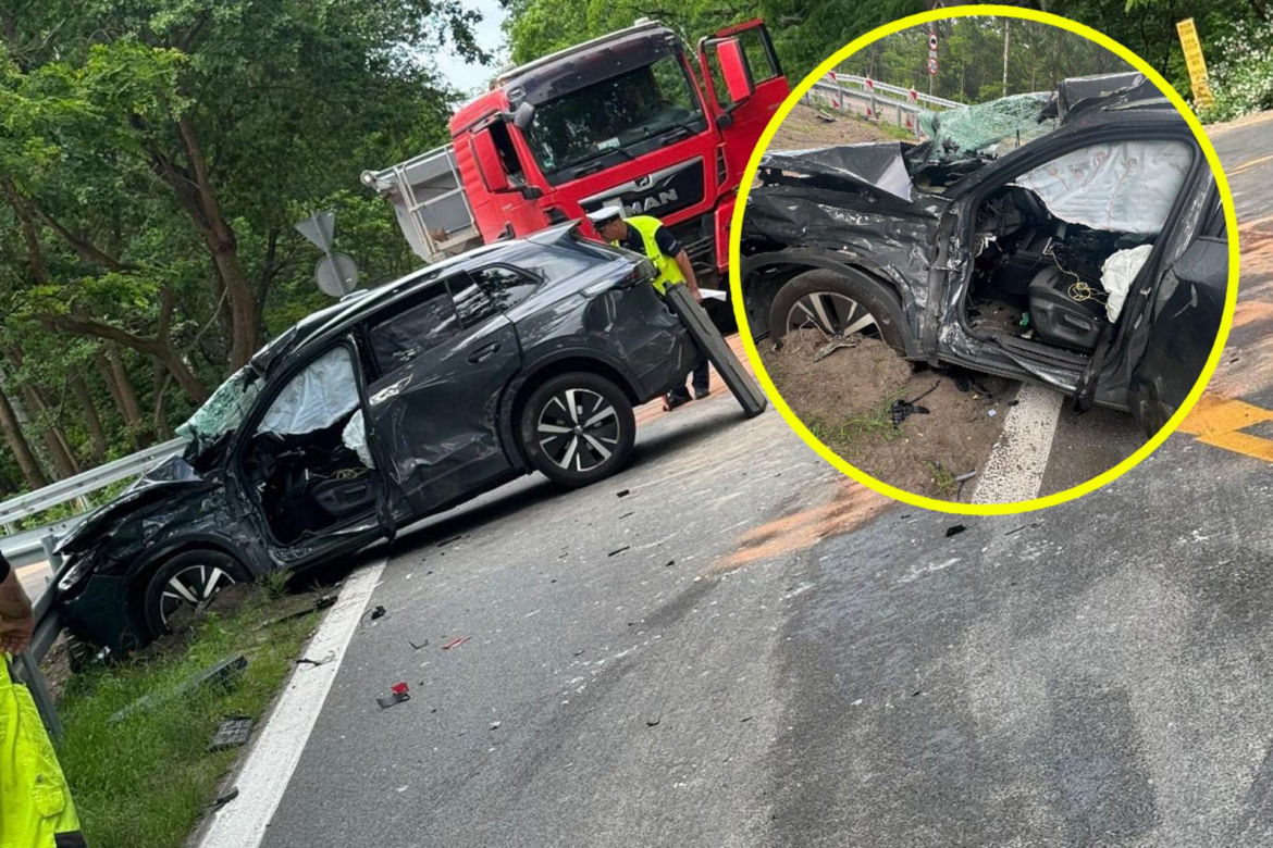 Wypadek radiowozu i ciężarówki
