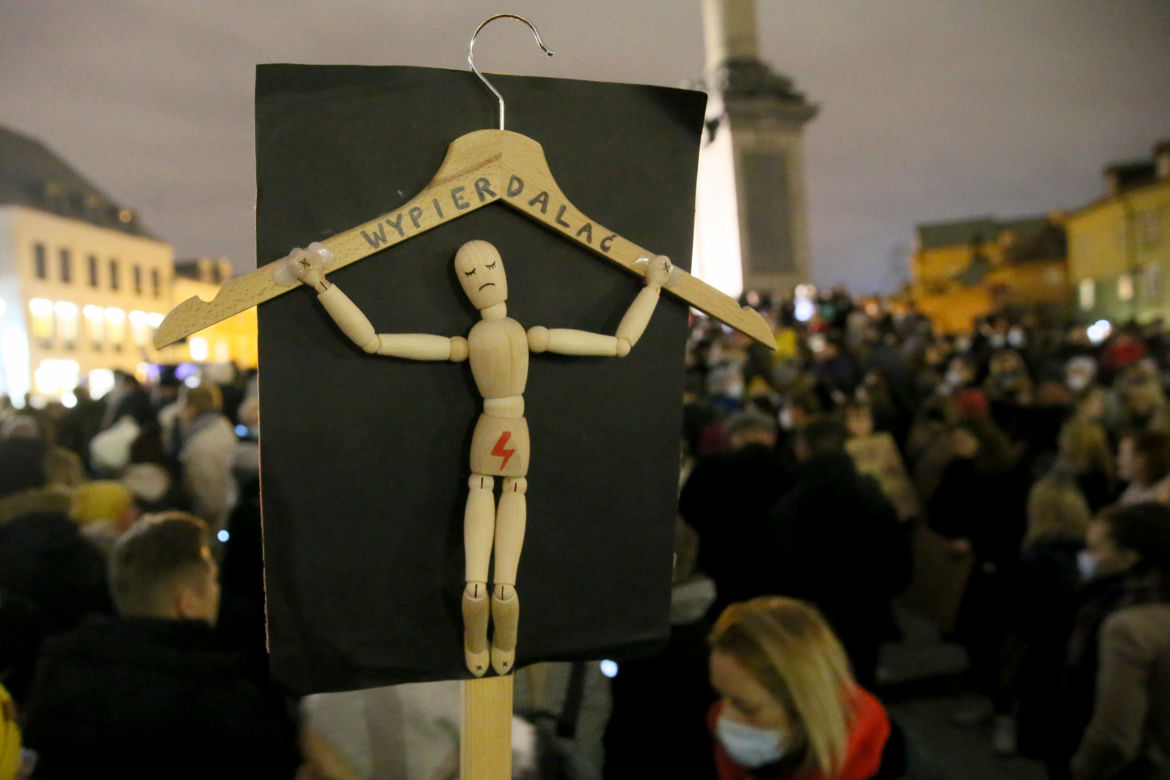 "Ani jednej więcej". Najmocniejsze hasła na protestach po śmierci Izabeli z Pszczyny [ZDJĘCIA]