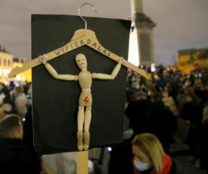 Ani jednej więcej. Najmocniejsze hasła na protestach po śmierci Izabeli z Pszczyny [ZDJĘCIA]