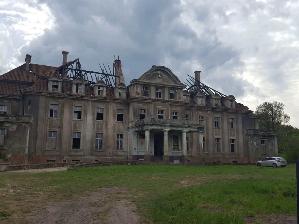 Pałac w Bełczu Wielkim przed odbudową
