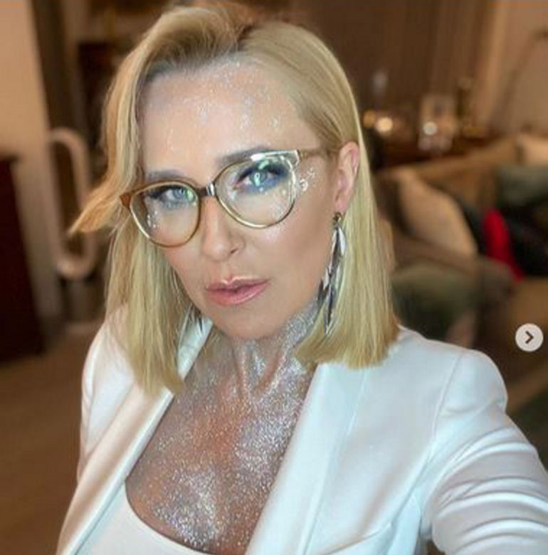 Agata Młynarska zabalowała z brokatem. 