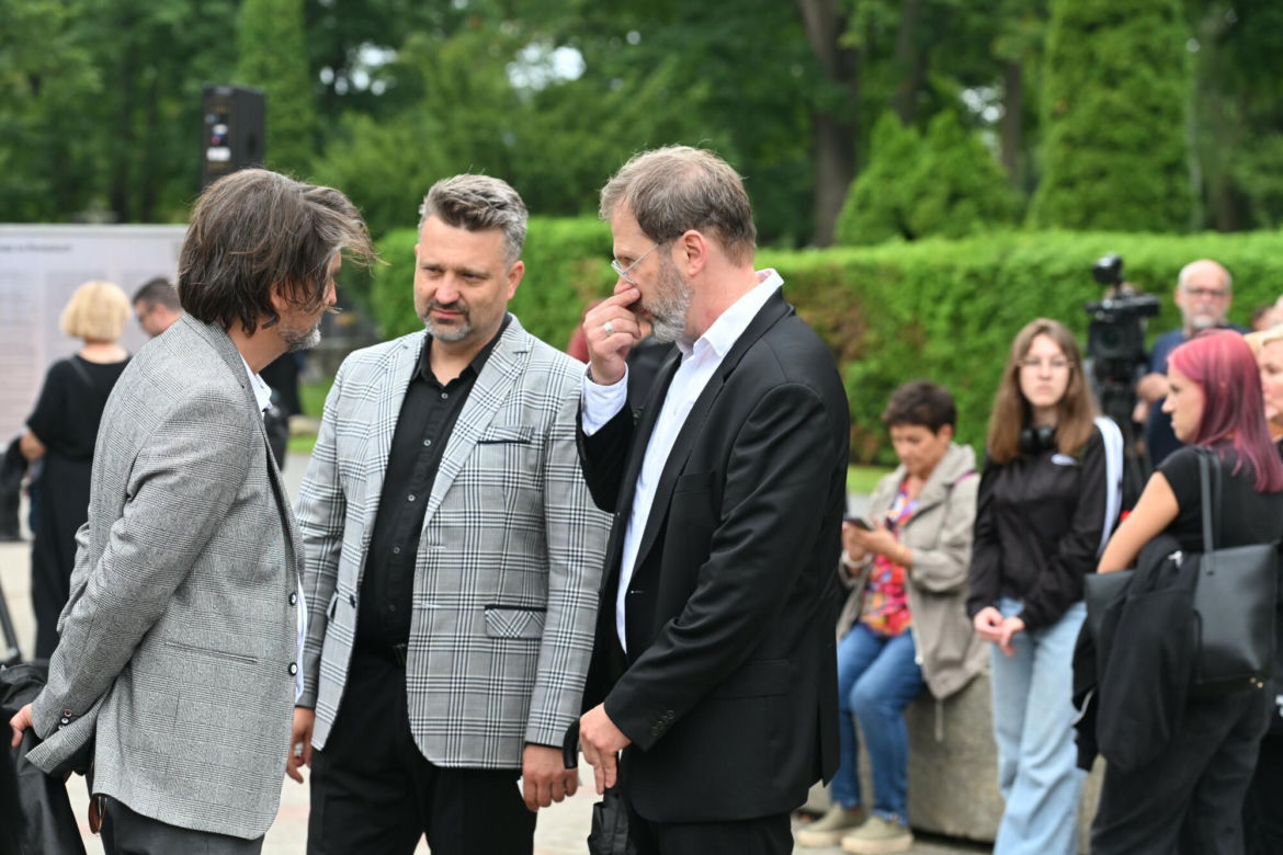 Członkowie kabaretu Hrabi na pogrzebie Joanny Kołaczkowskiej