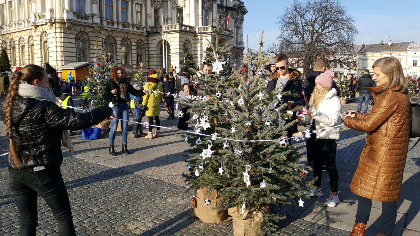 Oddalibyście choinkę w ręce dzieci? Oni to zrobili!
