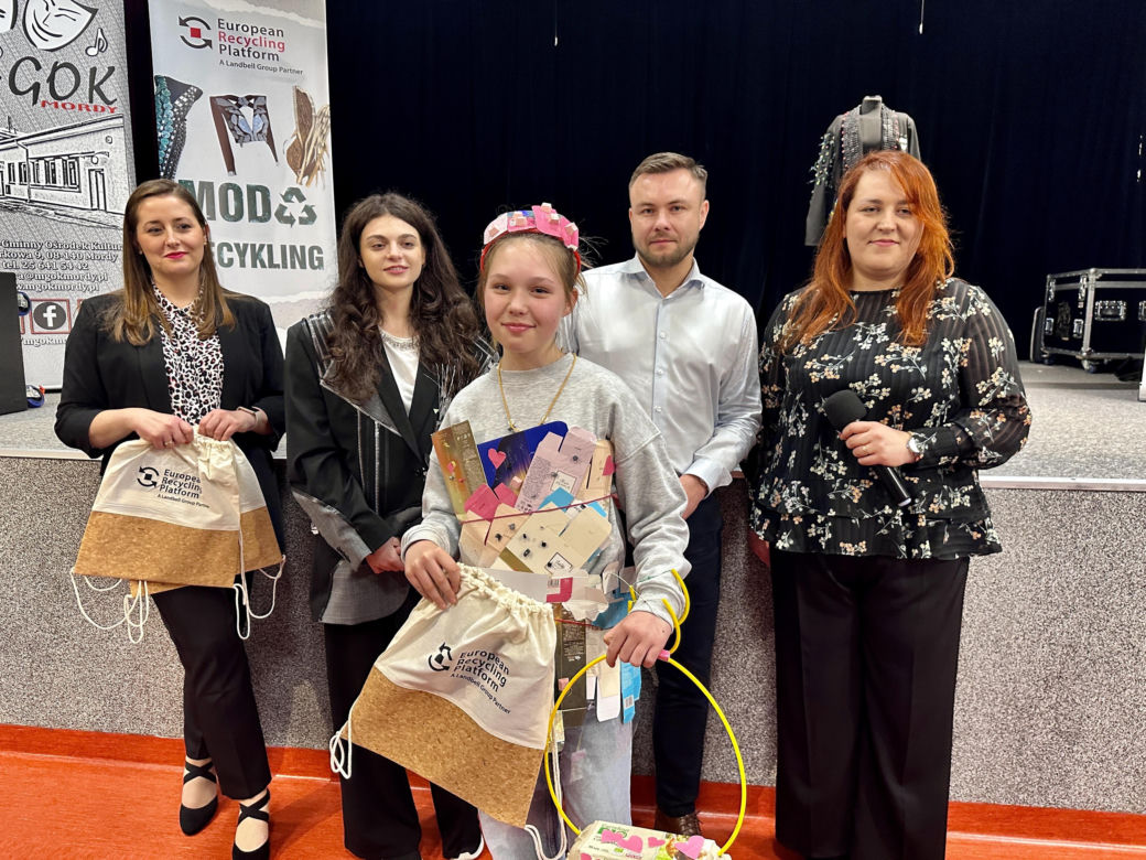 Szykowne śmieci – projekt „Moda na recykling” w gminie Mordy