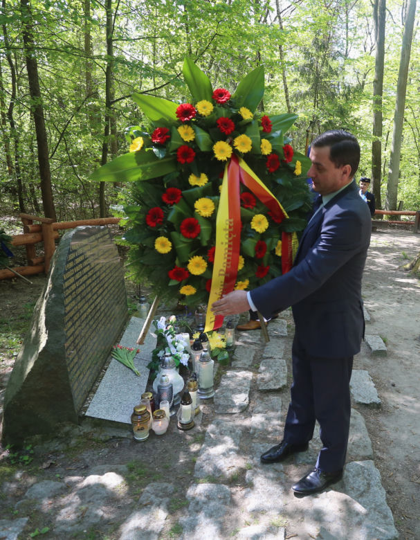 Katastrofa samolotu w Lesie Kabackim. Zginęły 183 osoby. „Dobranoc, do widzenia! Cześć, giniemy!”