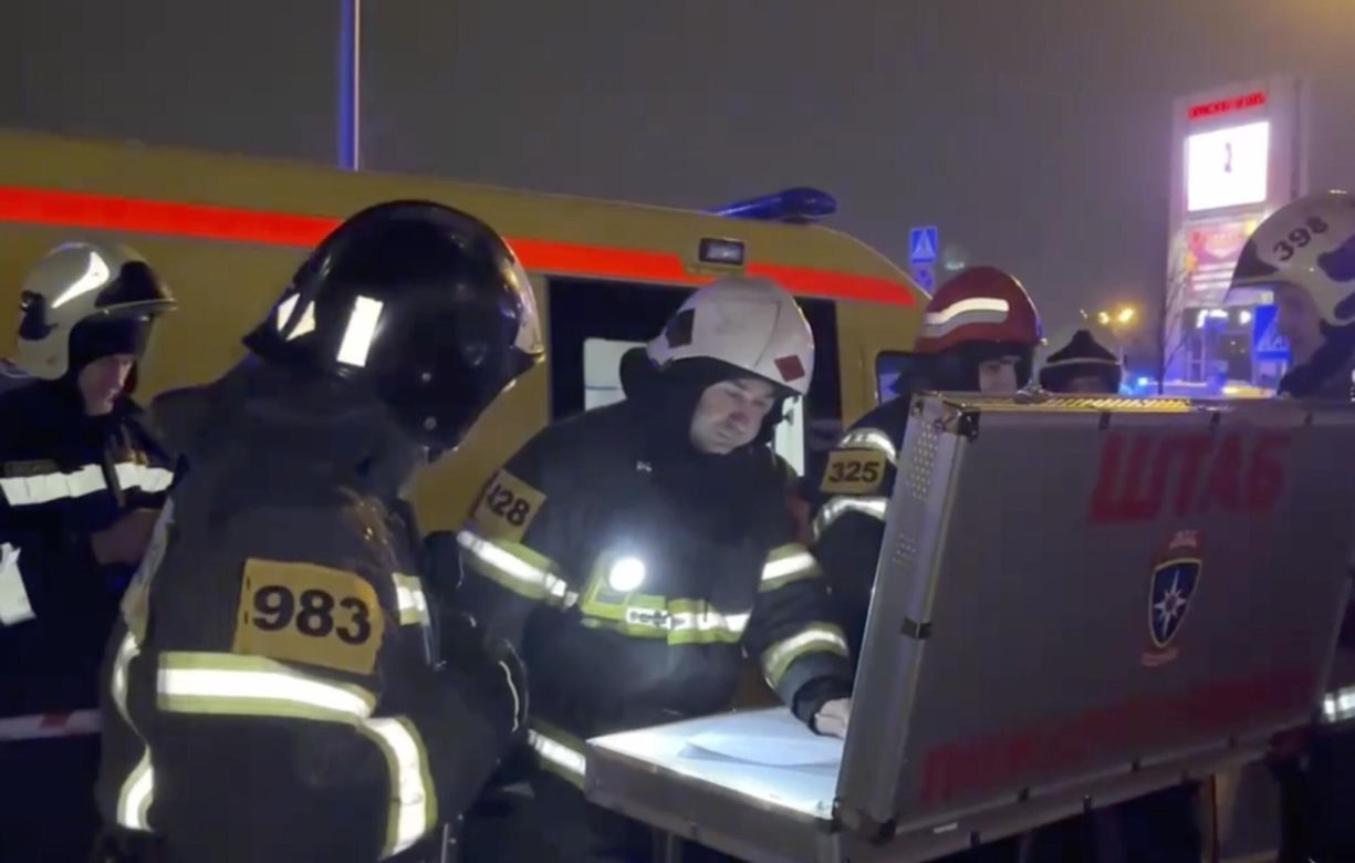 Kilkanaście osób zginęło, kilkadziesiąt rannych w strzelaninie w sali koncertowej pod Moskwą