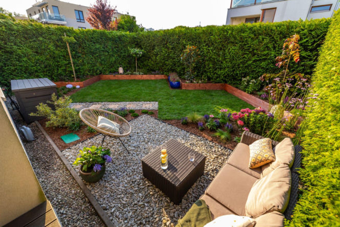 Ogródek przy mieszkaniu w bloku