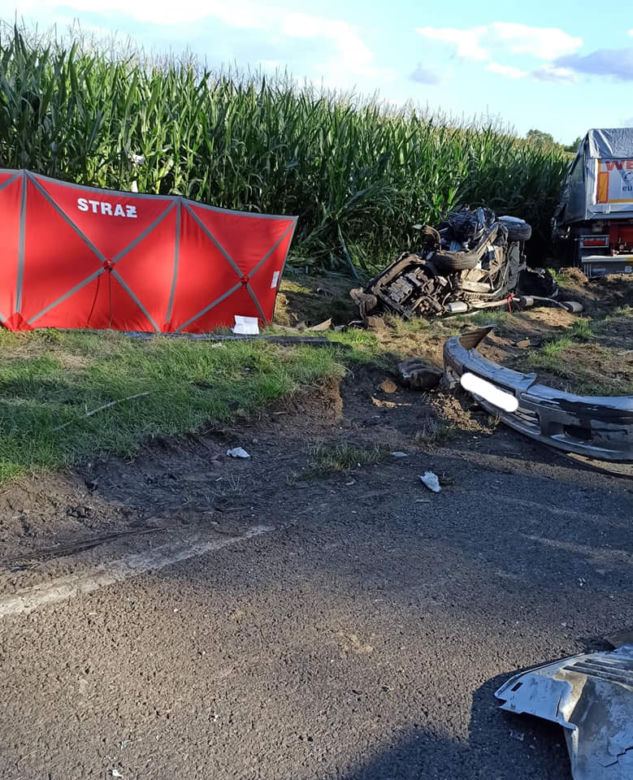 Przerażający wypadek pod Płońskiem! W zmiażdżonej hondzie zginął mężczyzna [ZDJĘCIA]