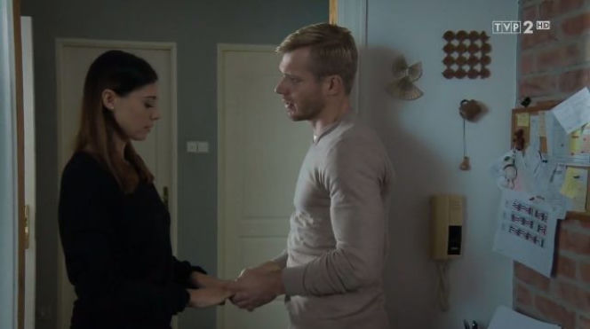 M jak miłość, odcinek 1350, Artur (Tomasz Ciachorowski), Iza (Adriana Kalska)