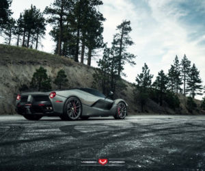 Ferrari LaFerrari na kołach Vossen