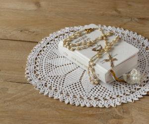 Ile kosztuje komunia w 2026 roku? Ceny za talerzyk jak za wesele