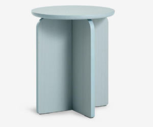 Ten designerski stolik z JYSK zmieści się na każdym balkonie. Teraz kupisz go 15% taniej