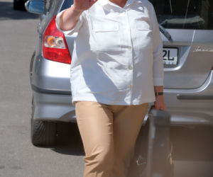 Beata Szydło w beżach na Nowogrodzkiej