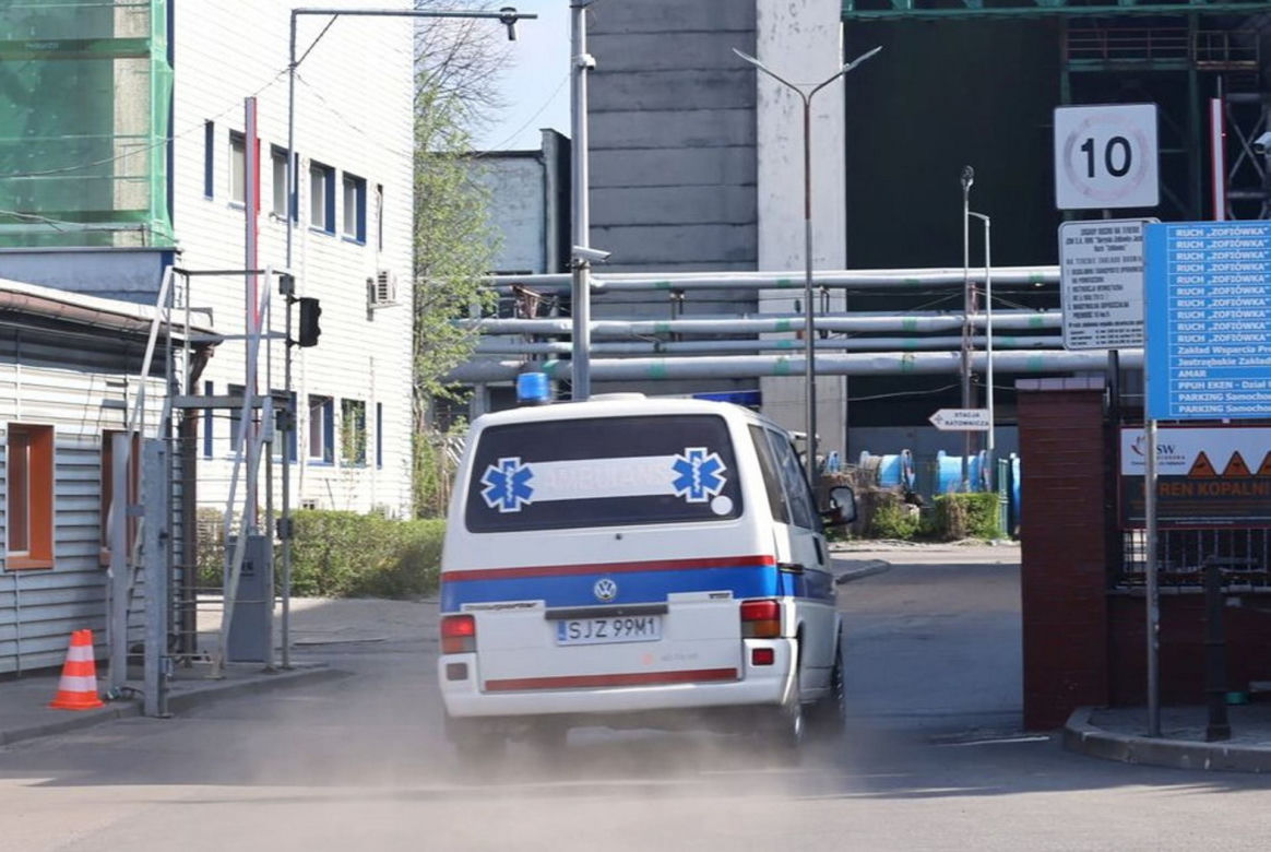 Wstrząs w kopalni Zofiówka. Ratownicy szukają górników