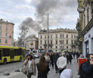 PILNE! Rosjanie zaatakowali pełne cywilów centrum Lwowa! Są nagrania