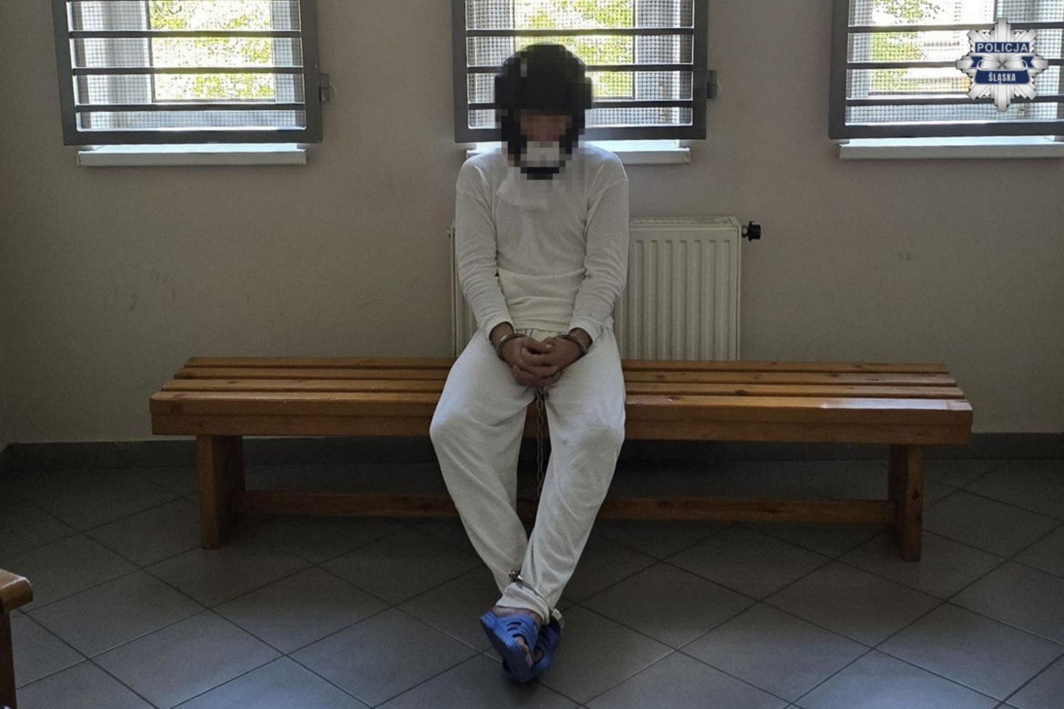 Dramat za zamkniętymi drzwiami. 87-latka została brutalnie zamordowana we własnym mieszkaniu