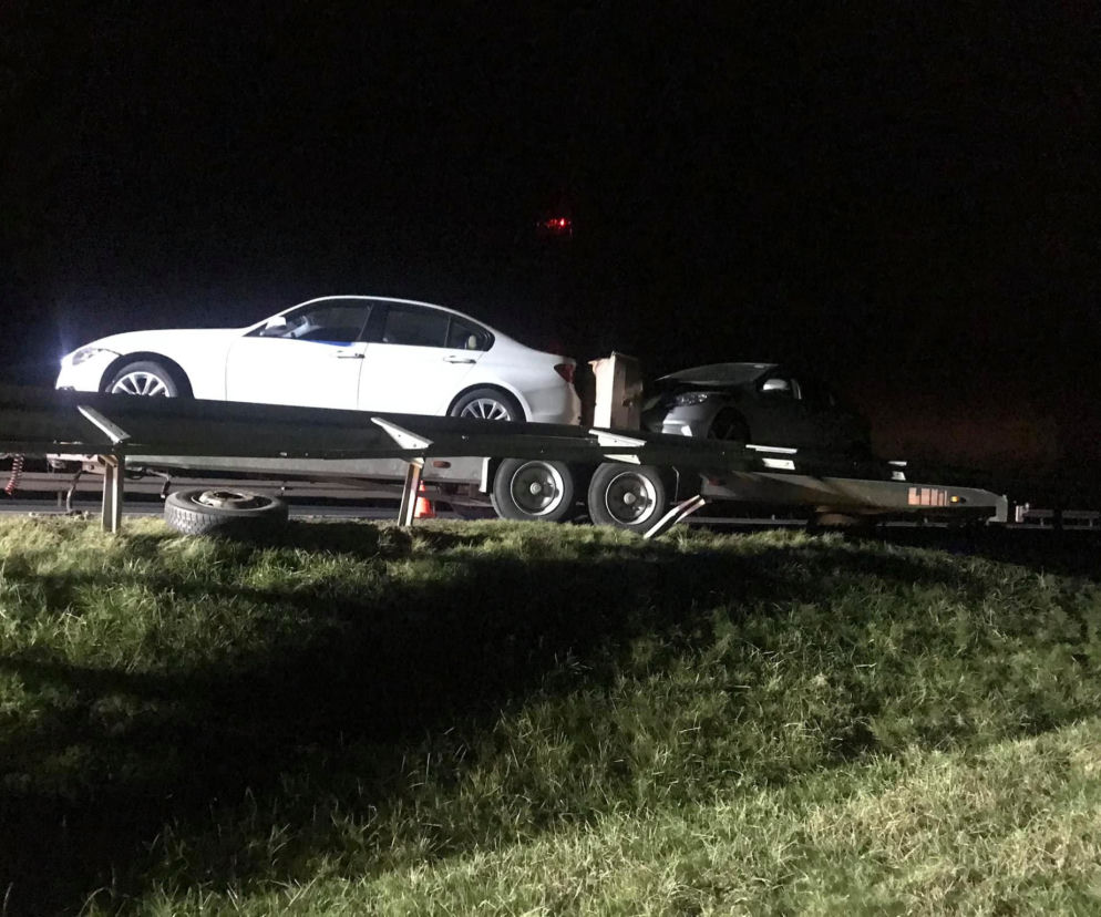 Kierowca ciężarówki stracił panowanie nad pojazdem. Zniszczone LUKSUSOWE auta!