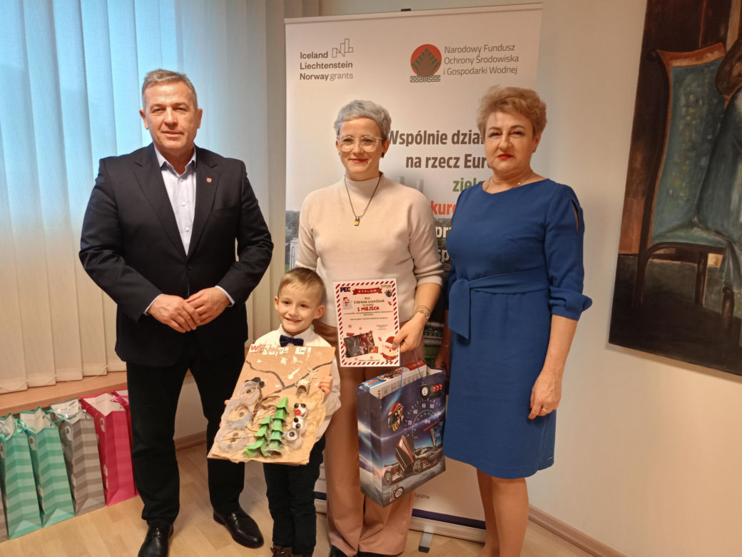 Podsumowanie konkursu na bożonarodzeniową kartkę świąteczną z recyklingu odbyło się w siedzibie Przedsiębiorstwa Energetycznego w Siedlcach