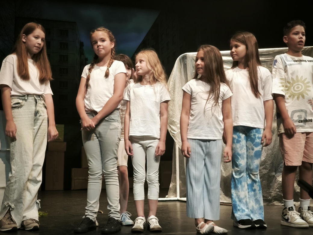 Spektakl na zakończenie warsztatów teatralnych w Teatrze Miejskim w Lesznie 