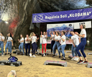 Trening fitness na stepie 600 metrów pod ziemią. Poznanianki zawalczyły o rekord Guinnessa