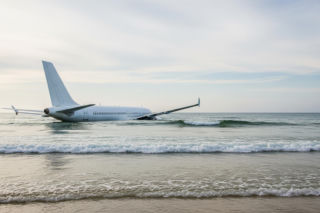 Awaryjne lądowanie samolotu. Co zrobił pilot, że nikt nie zginął?