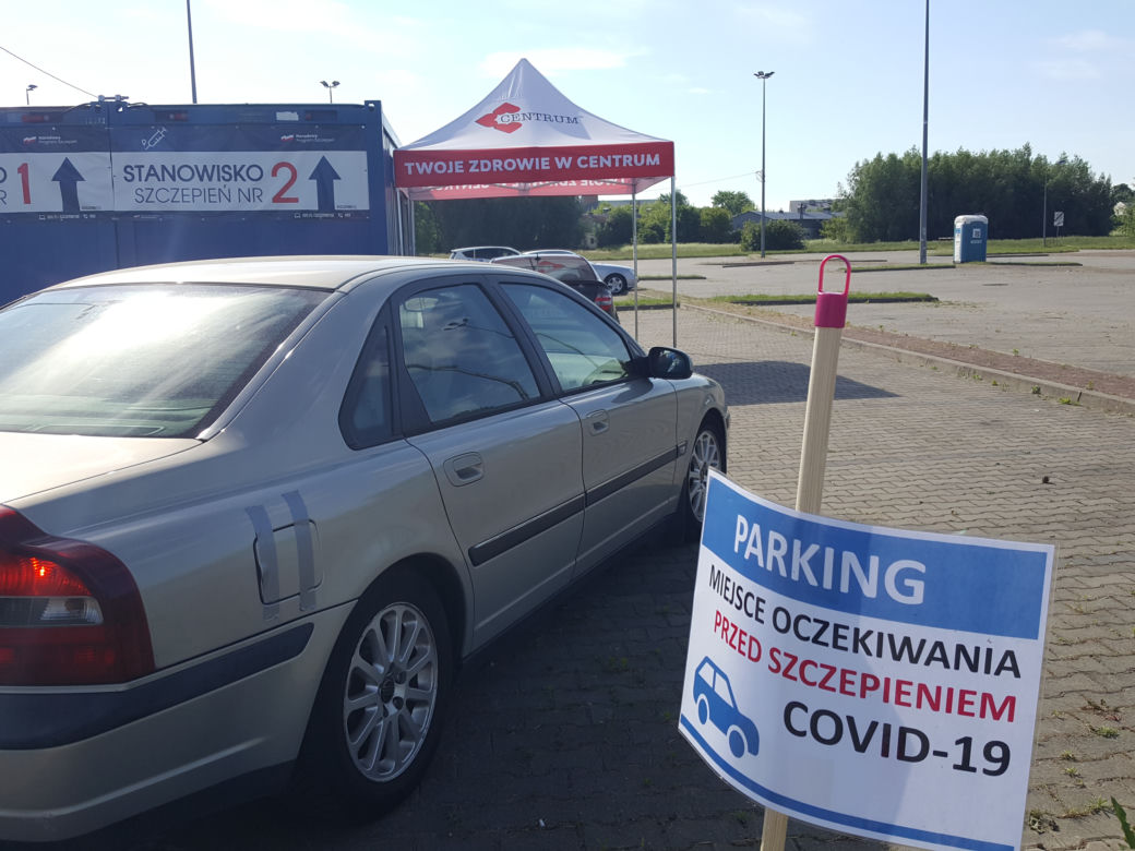 Punkt szczepień drive-thru w Siedlcach