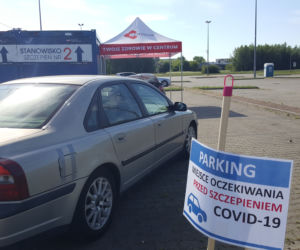 Punkt szczepień drive-thru w Siedlcach