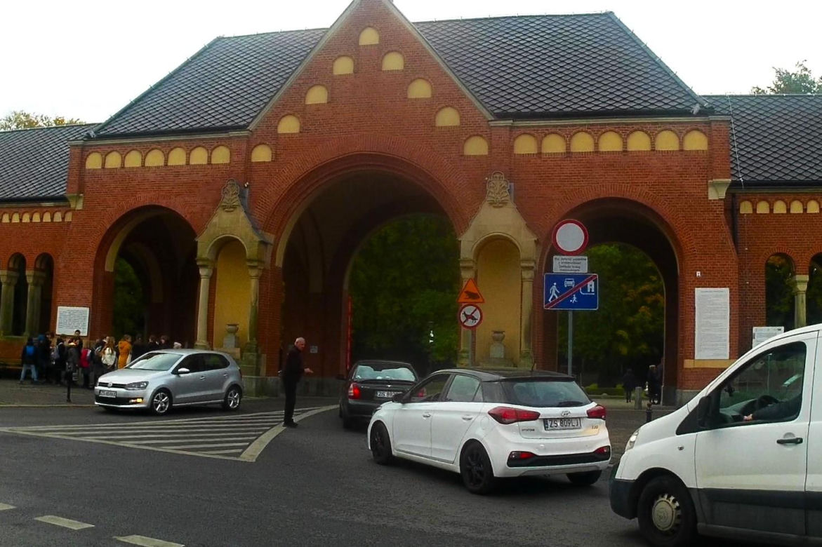 Wzmożony ruch na Cmentarzu Centralnym w Szczecinie