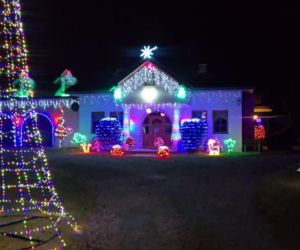 Magia Świąt w Świętokrzyskiem. Gdzie szukać najpiękniej oświetlonych domów? Rzepin i gmina Pawłów skradły show!