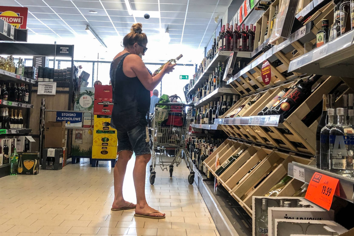 Tak Beata Kozidrak kupuje alkohol