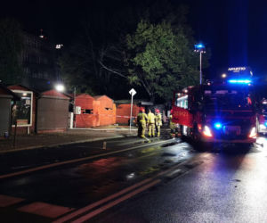 Spłonęło kilkanaście boksów. Nocny pożar targowiska w centrum Katowic