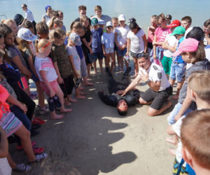 Akcja Bezpieczne wakacje w podbydgoskim Borównie. Cenna lekcja dla młodzieży z regionu! [ZDJĘCIA]