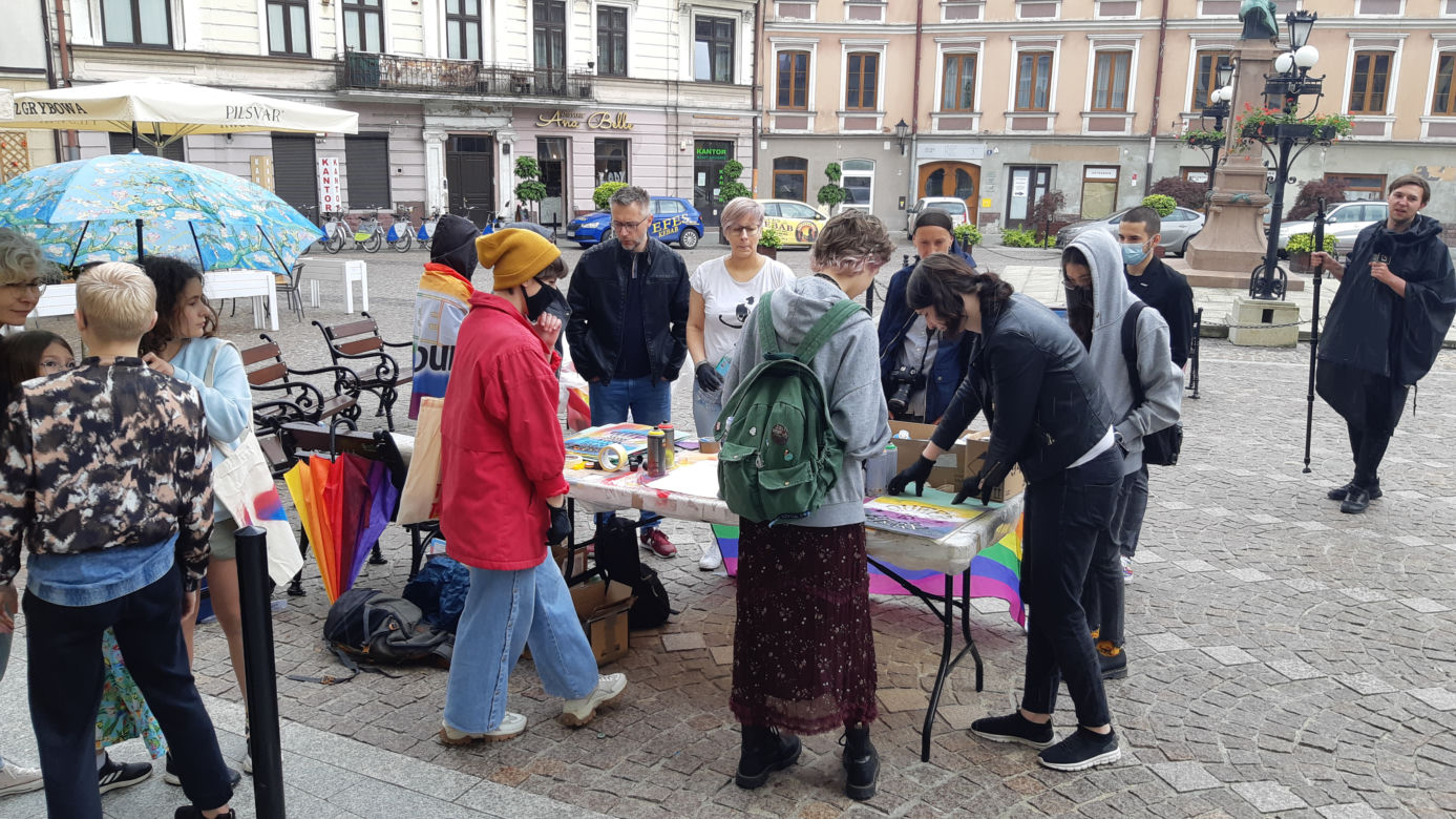  Happening uliczny „Queer is here!”. Tarnów chce być  miastem tolerancyjnym