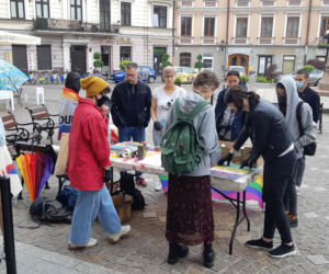  Happening uliczny „Queer is here!”. Tarnów chce być  miastem tolerancyjnym