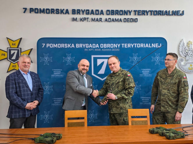 Radiostacje 3501 dla pomorskich Terytorialsów. Nowy sprzęt łączności od Radmor