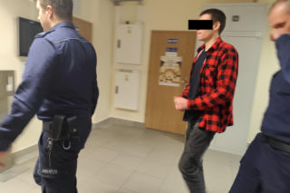 Mateusz P. stanął przed sądem. Odpowiada za nieudzielenie pomocy kobiecie z windy