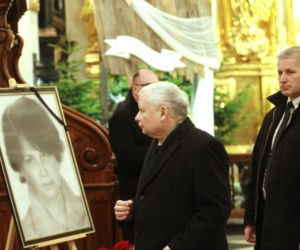 Jarosław Kaczyński na mszy świętej w intencji matki Jadwigi Kaczyńskiej