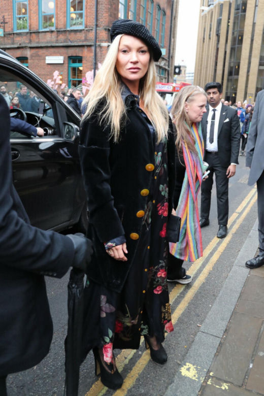 Zamieniła imprezy na jasełka! Kate Moss wzorową parafianką