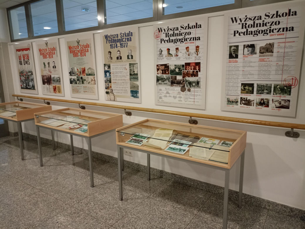 Wystawa w uniwersyteckiej bibliotece w Siedlcach będzie czynna do końca 2024 roku