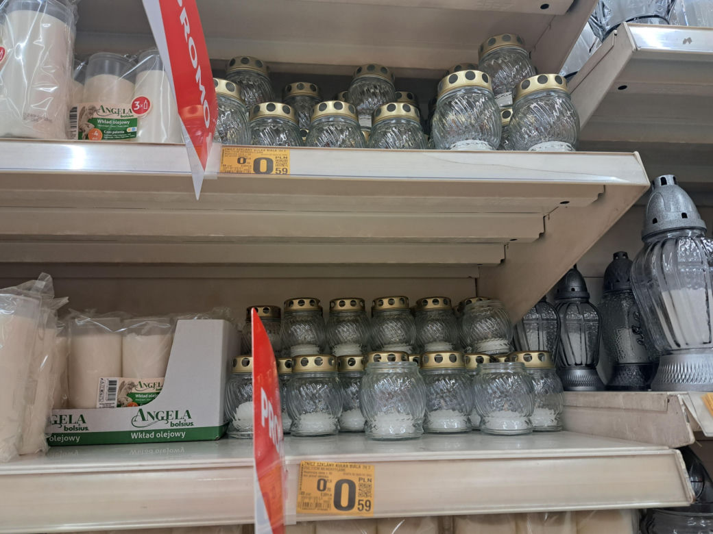 Wszystkich Świętych 2023. Ile trzeba zapłacić w Krakowie za znicze?