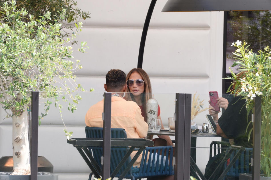 Zakupy Jennifer Lopez w Warszawie. Oto jej siatki