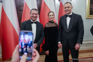 Czarna suknia z prześwitami pierwszej damy rozpaliła Pałac Prezydencki