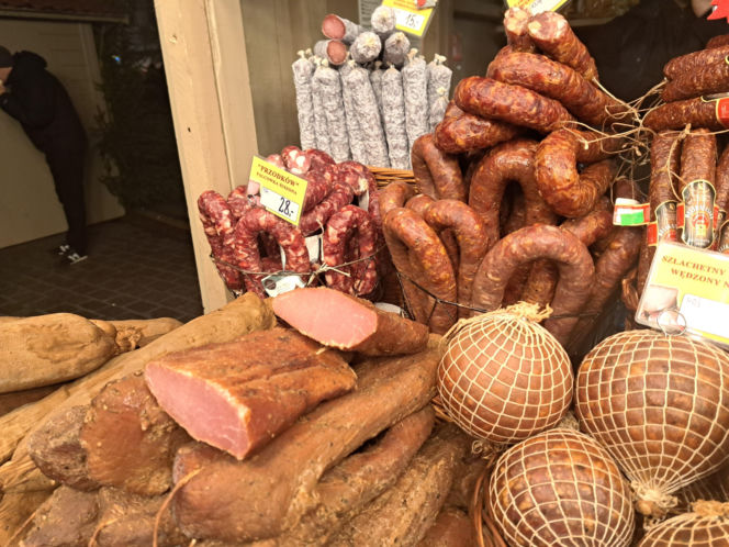 Jarmark Bożonarodzeniowy 2025 na Rynku Głównym w Krakowie. Jedzenie drogie jak nigdy